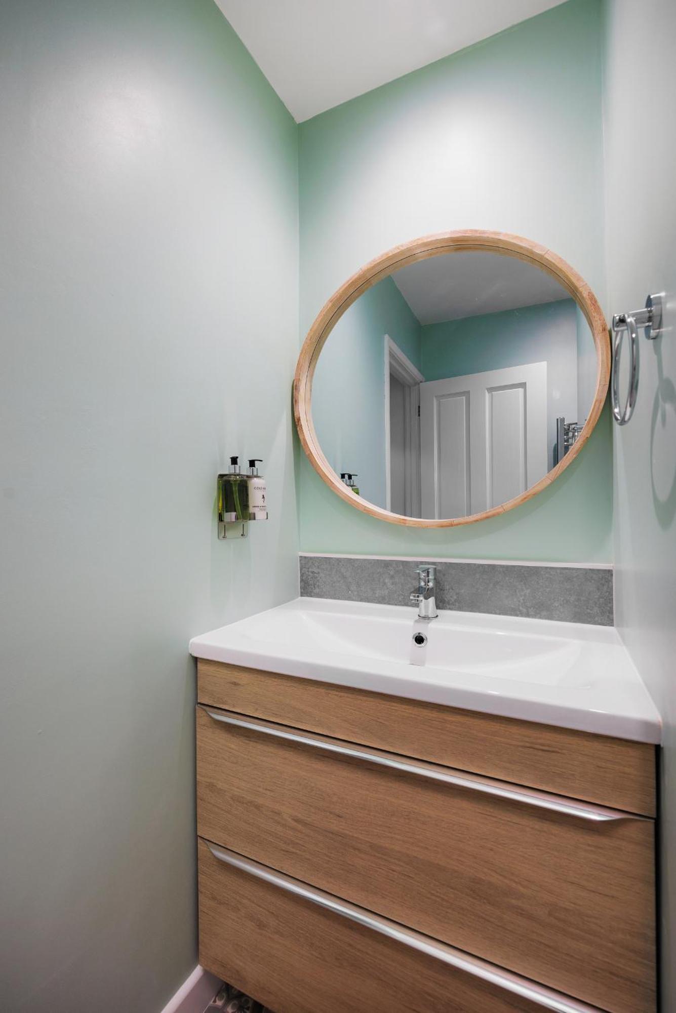 Boujis Central Plymouth Apartment - Sleeps 4 - Habita Property Exterior foto