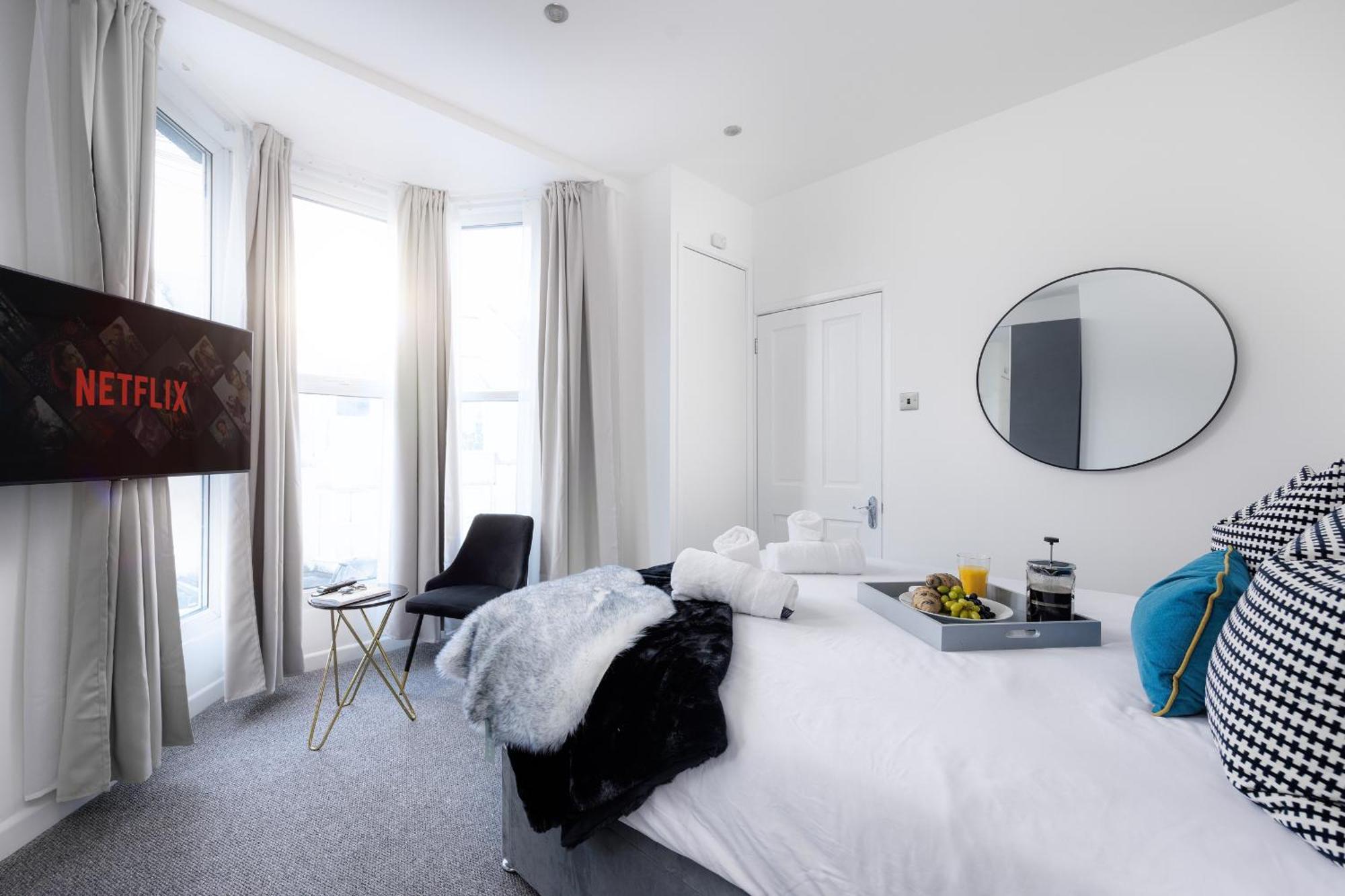 Boujis Central Plymouth Apartment - Sleeps 4 - Habita Property Exterior foto